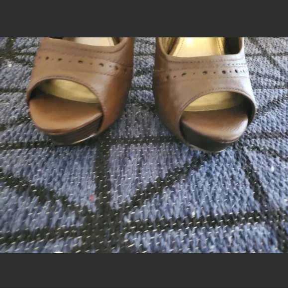 Fergalicious "enticing" Brown Peep Toe high Heel Size 9M US pump - Picture 3 of 9
